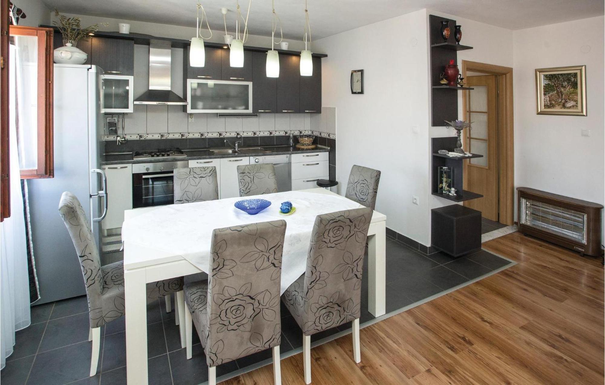 Nice Apartment In Splitska With Wifi Экстерьер фото